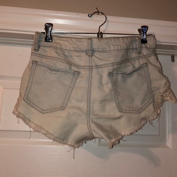 Jean shorts w lace side - Picture 2 of 3